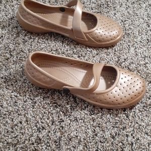 Walk lite crock type shoes size 7
